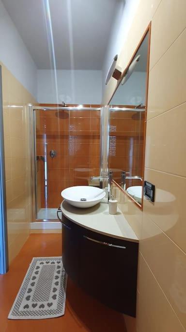 Apartamento Tiziana Attico E Terrazzo Turín Exterior foto